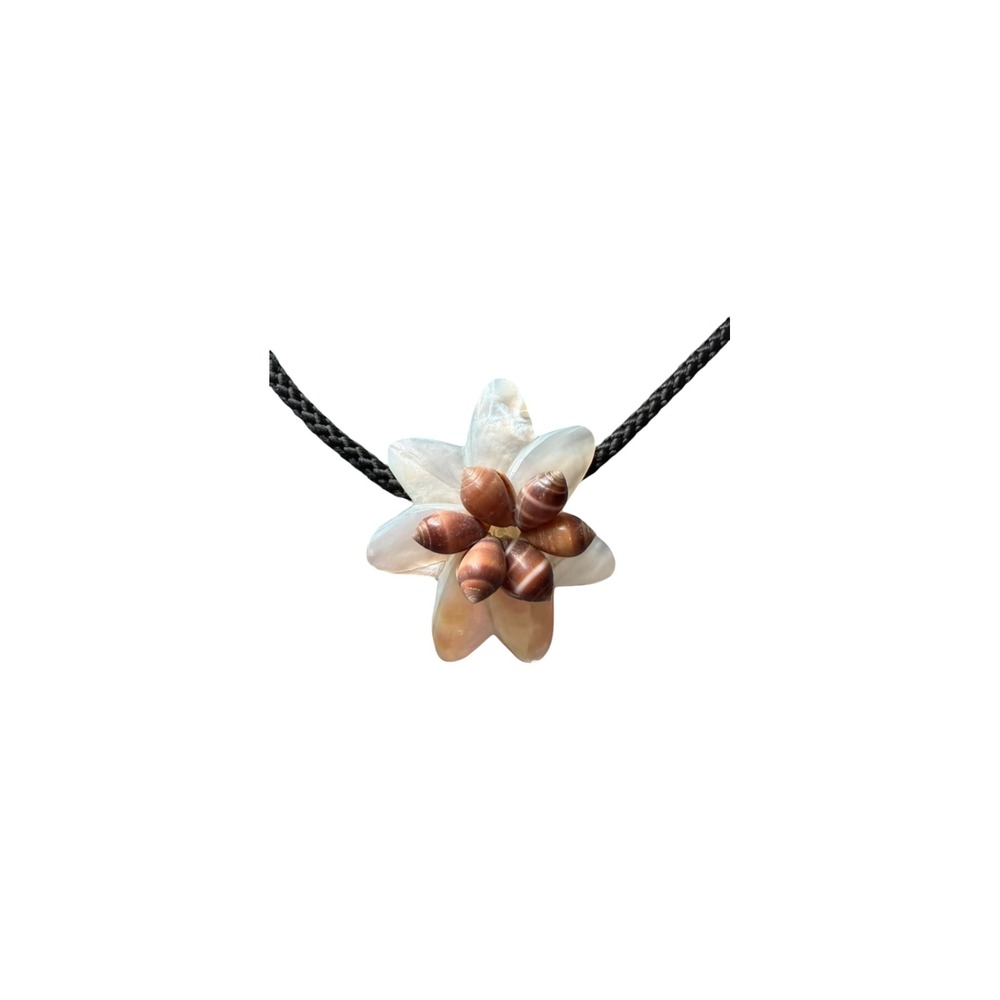 Vintage‎ 90s Seashell Flower Pendant Cord Necklace Boho Coastal Cowgirl Surfer